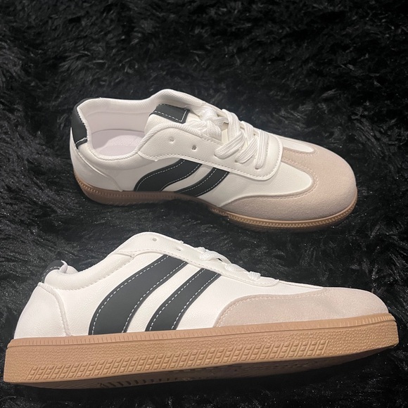 Women White and Black Sneakers - Picture 3 of 4